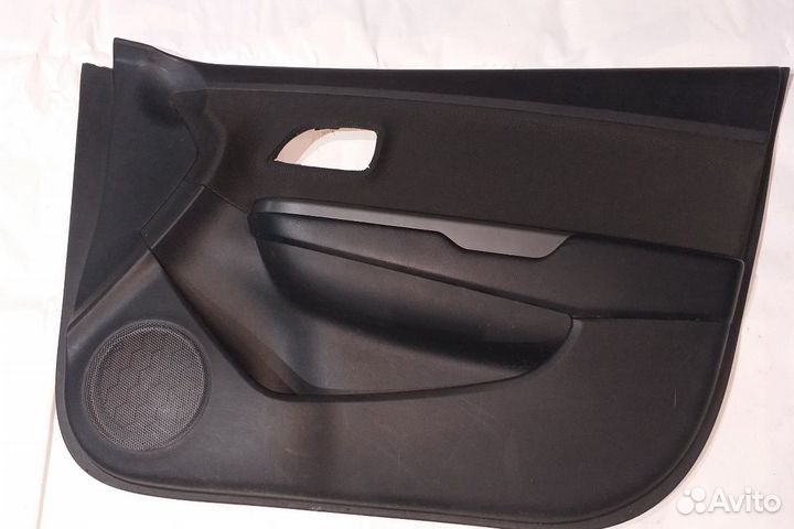 Обшивка двери передняя правая Kia Rio 2015г