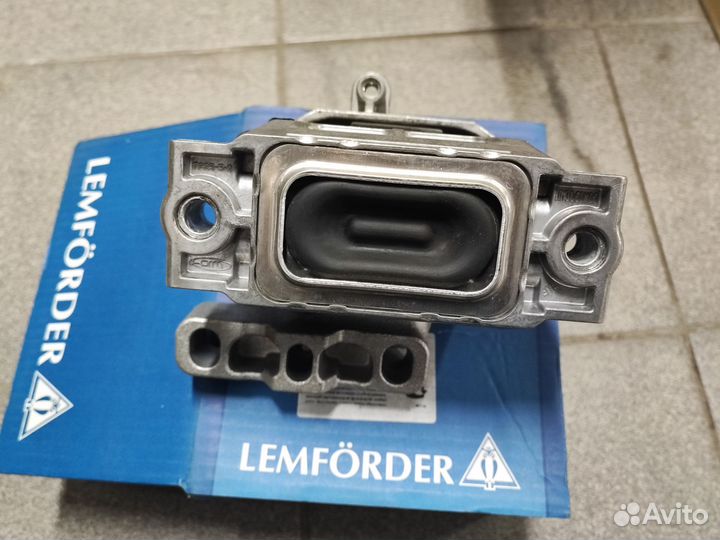 Опора двигателя правая Lemforder 1K0199262BA