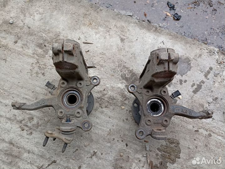 Поворотный кулак правый Skoda Octavia A5 1,8