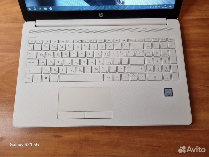 Ноутбук hp белый i3(8) /4/120 ssd