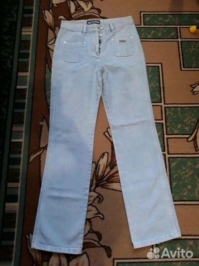 Джинсы и бриджи женские