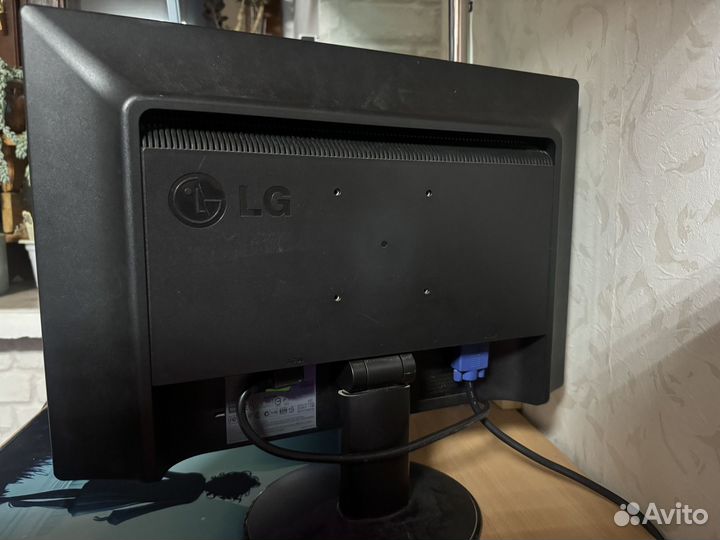 Монитор LG 19