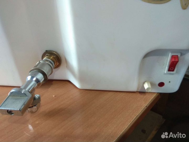 Водонагреватель рукомойник дачный эл. 20 л. Б. У