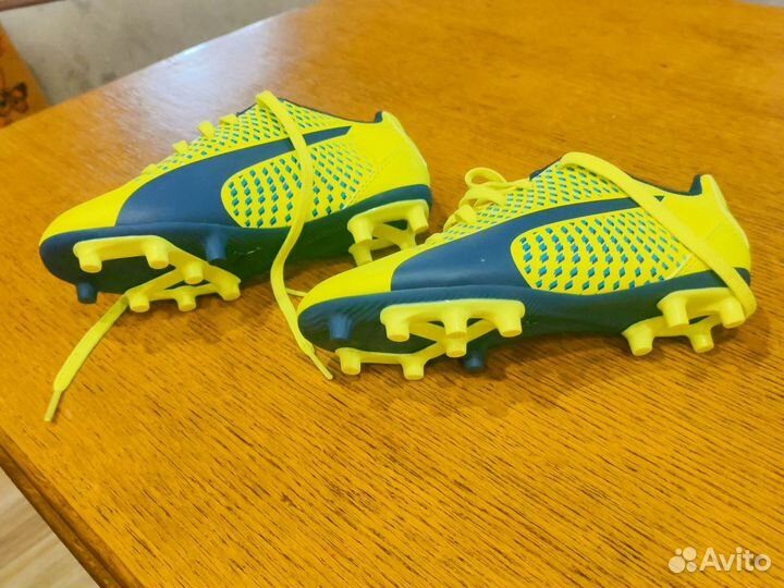 Футбольные бутсы puma