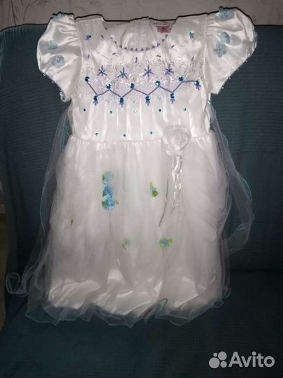 Платья и кольцо на платье