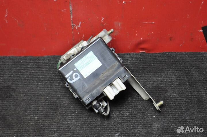 Блок управления дверьми toyota land cruiser prad