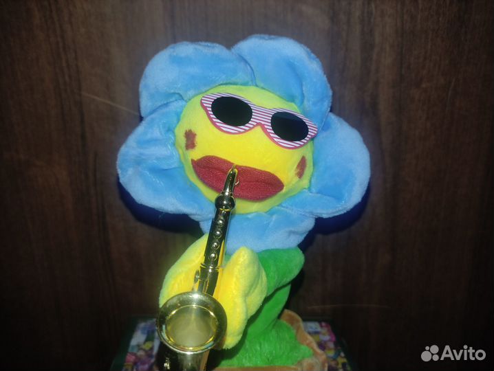 Танцующий цветок с саксофоном