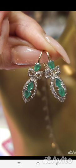 Серьги с изумрудами и бриллиантами