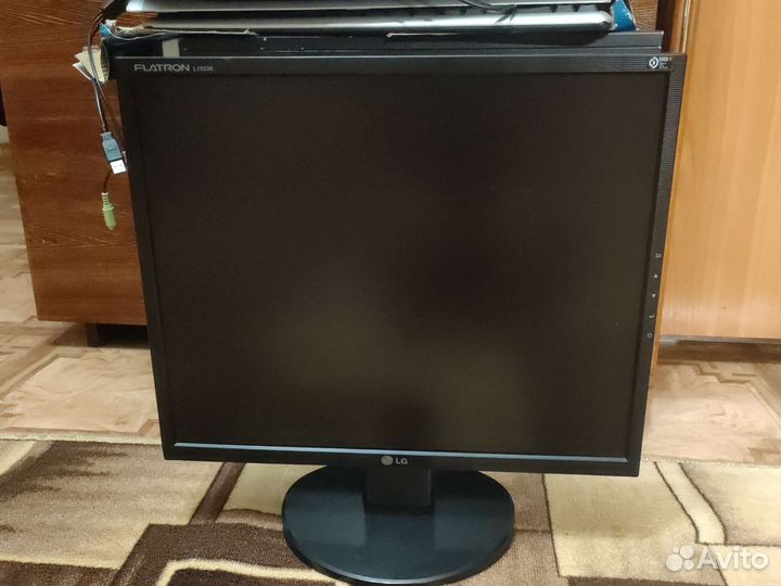 Монитор LG flatron L1933S