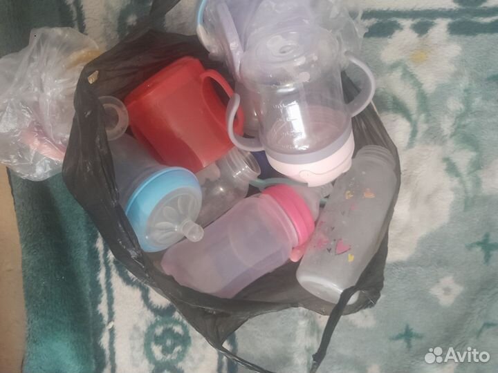 Пакет с бутылочками и поильниками