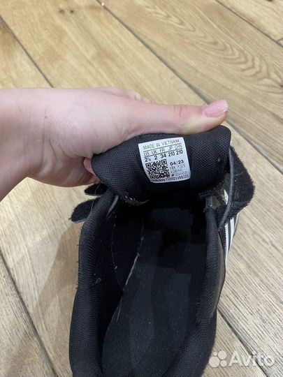 Кроссовки adisas