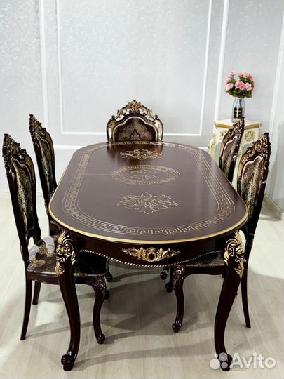 Стол и стулья