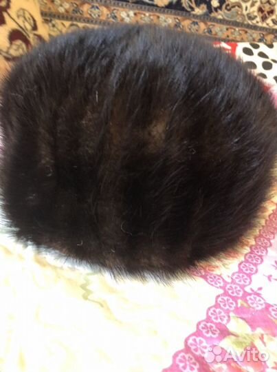 Женская шапка из норки и каракуля