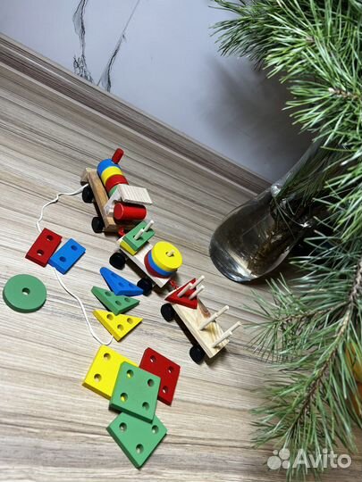 Паровозик деревянный