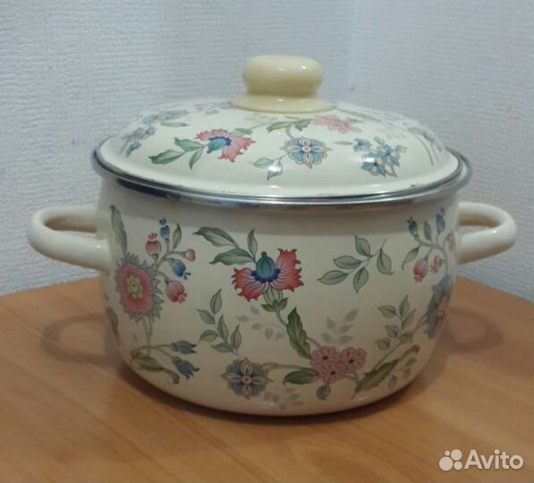 Кастрюля эмалированная