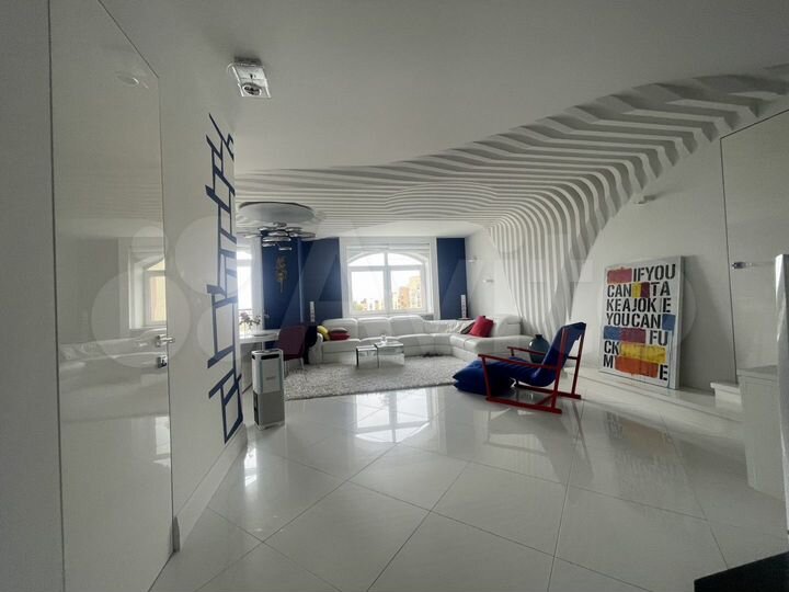 3-к. квартира, 94 м², 8/8 эт.