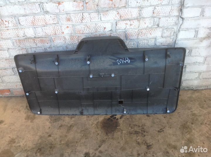 Обшивка крышки багажника Пежо Партнёр