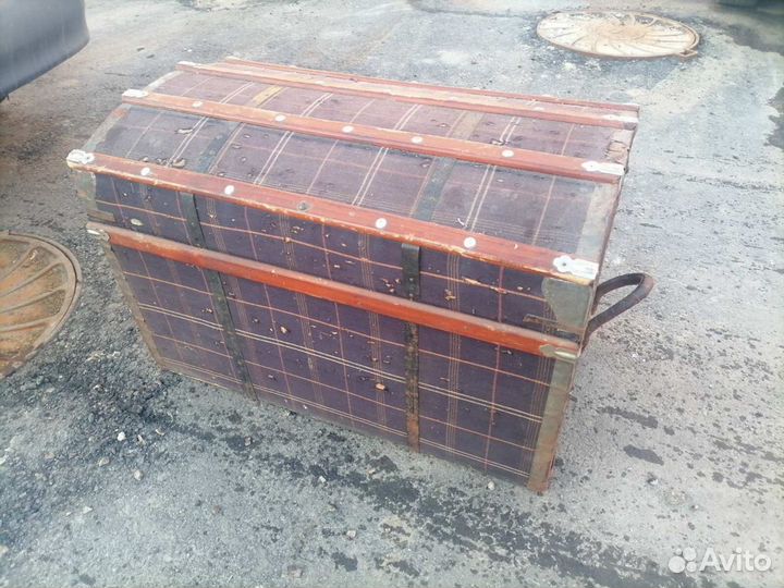 Старинный дорожный сундук