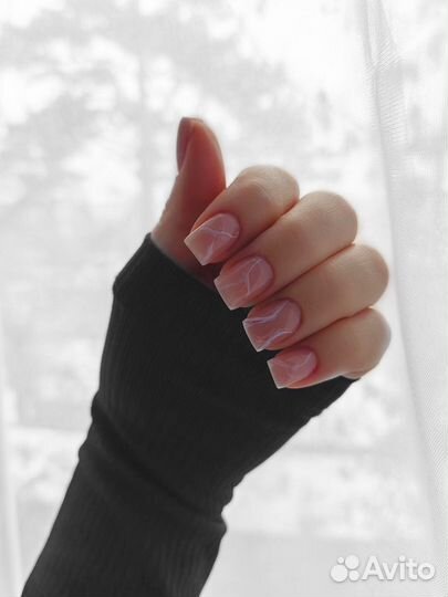 Маникюр, педикюр, наращивание ногтей