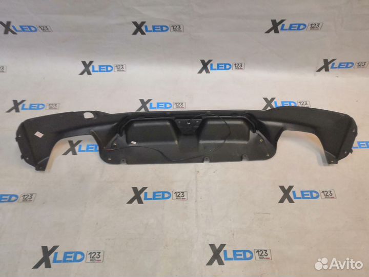 Диффузор G30 M5 CS F90 стиль с фонарем глянец