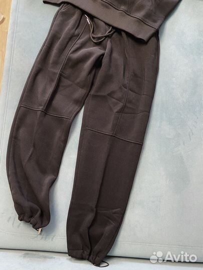 Женский спортивный костюм