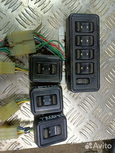 Блок стеклоподъемников Isuzu Trooper 1