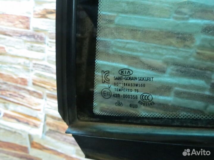 Форточка двери задняя левая Kia Quoris