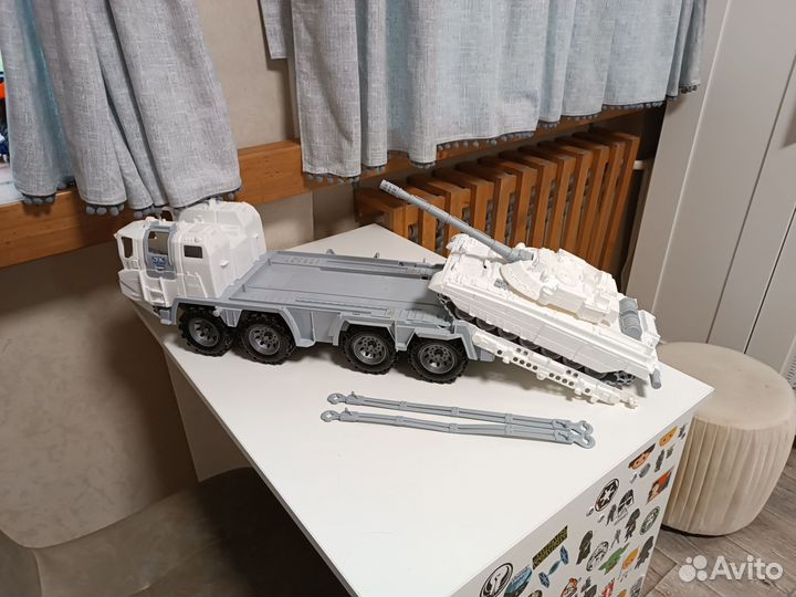 Машина военная с танком