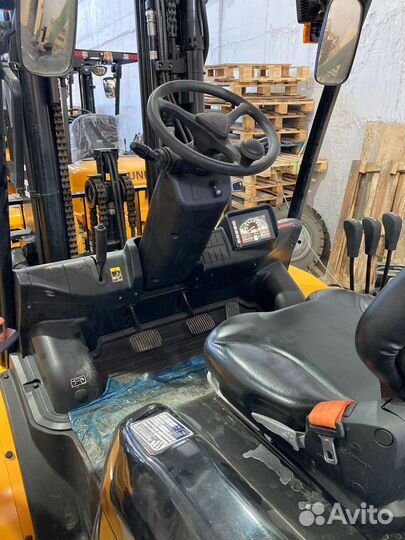 Вилочный погрузчик Hyundai 25D-9E, 2023