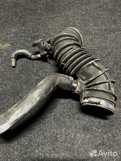 Патрубок воздушного фильтра Toyota Avensis 250