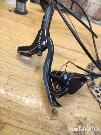 Гидравлическое тормоза, тормозные диски 160мм