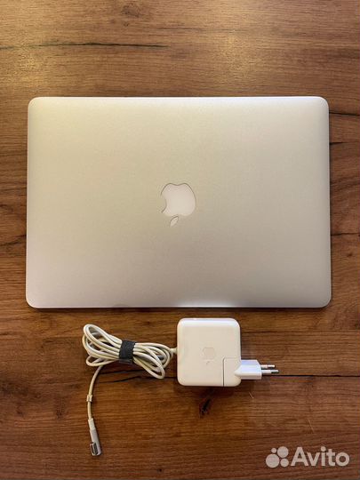 MacBook Air 13 (2011), 128 гб, Core i5, 1.7 ггц, R
