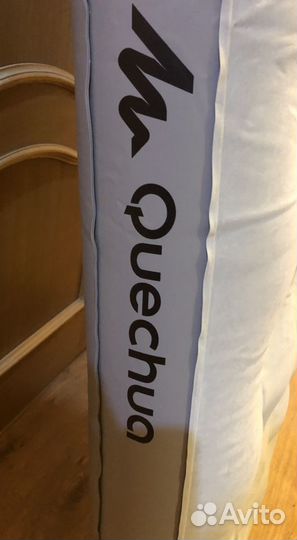 Надувной матрас для кемпинга quechua и насос