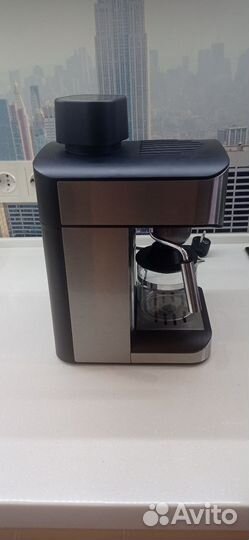 Кофеварка рожковая с капучинатором Redmond RCM