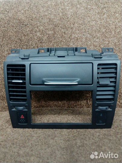 Рамка магнитолы консоль Nissan Tiida c11