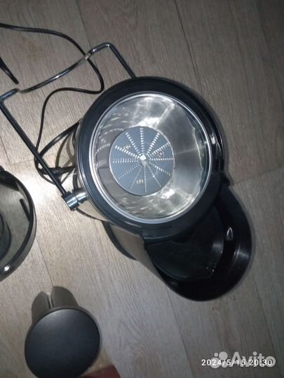 Соковыжималка центробежная новая