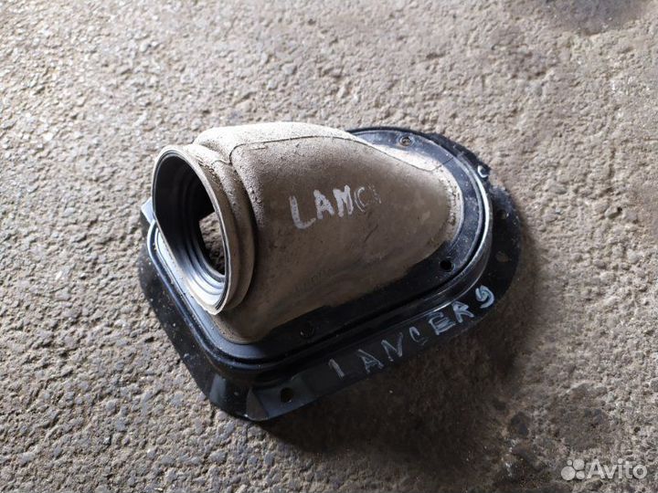 Кожух рулевой колонки Mitsubishi Lancer CS 2005