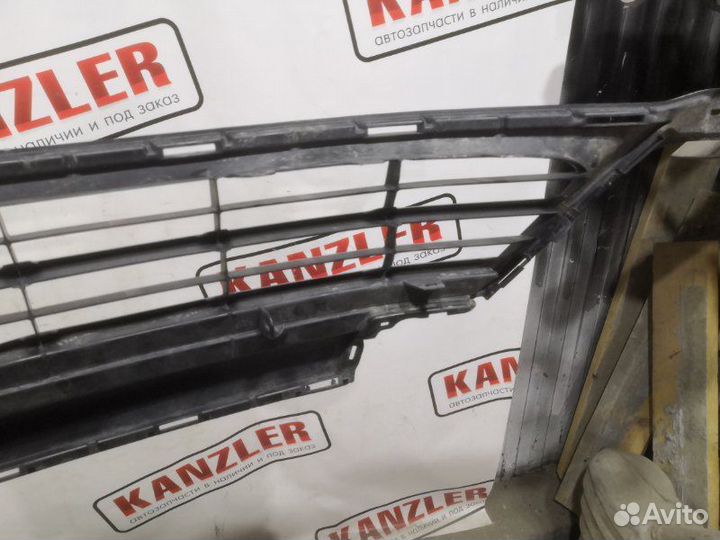 Решетка в бампер передняя Toyota Rav 4 4