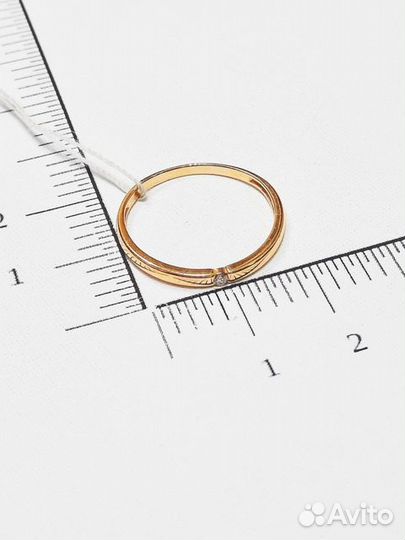 Золотое кольцо с бриллиантом 18,5р