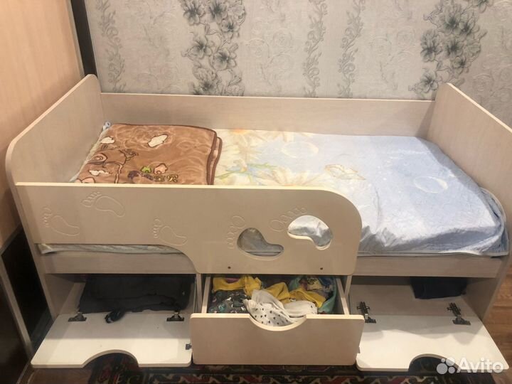 Детская кровать с матрасом и бортиками