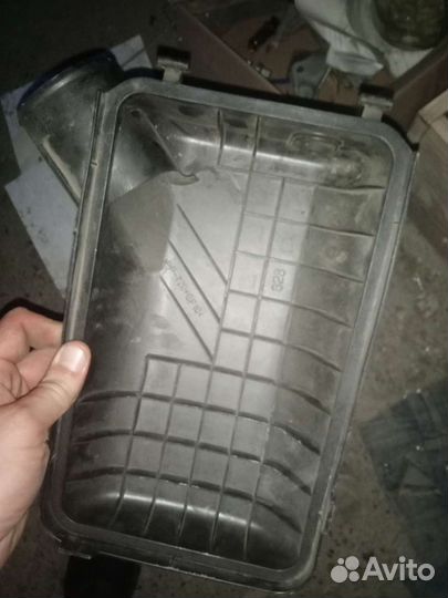 Крышка воздушного фильтра toyota