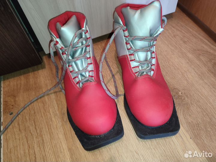 Лыжные ботинки, коньки