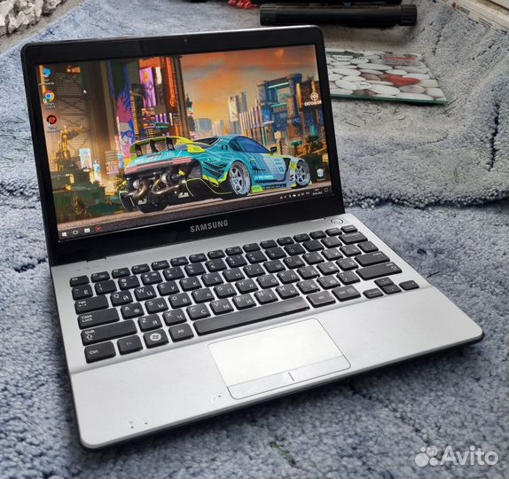 Компактный ноутбук Samsung /HDD500/4озу