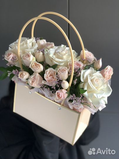 Сумочка с цветами. Композиции из живых цветов