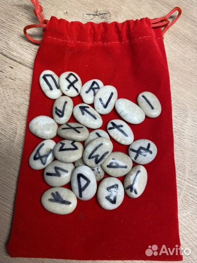 Карты таро, руны