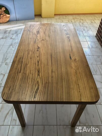 Обеденный стол из массива дерева