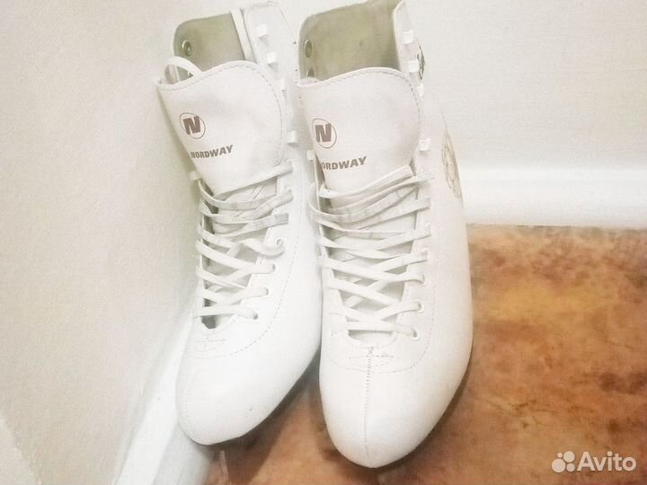 Коньки фигурные 41 размер