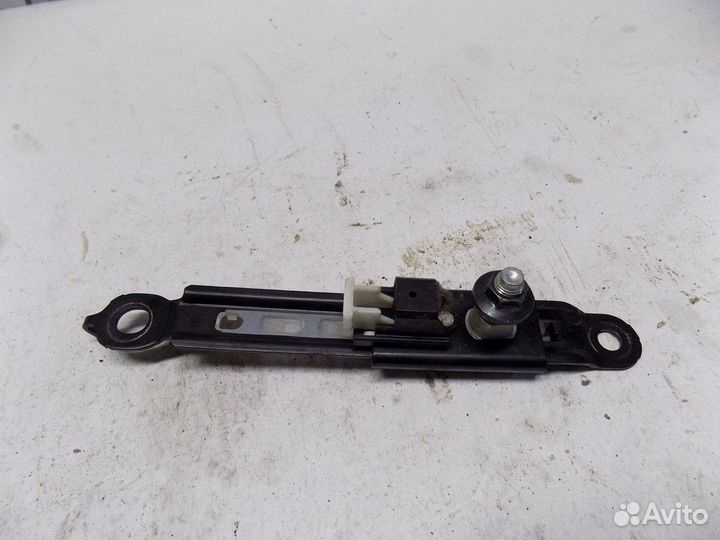 Механизм регулировки ремня безопасности Corolla E1