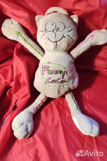 Плюшевый кот с двигающимися лапками