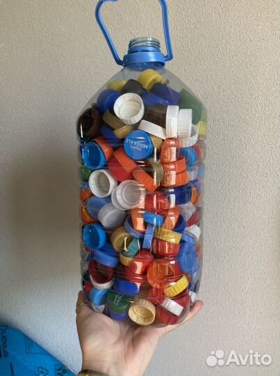 Крышки пластиковые от бутылок